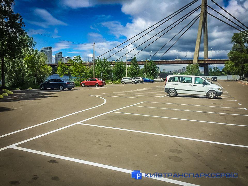 Труханов остров, парковка