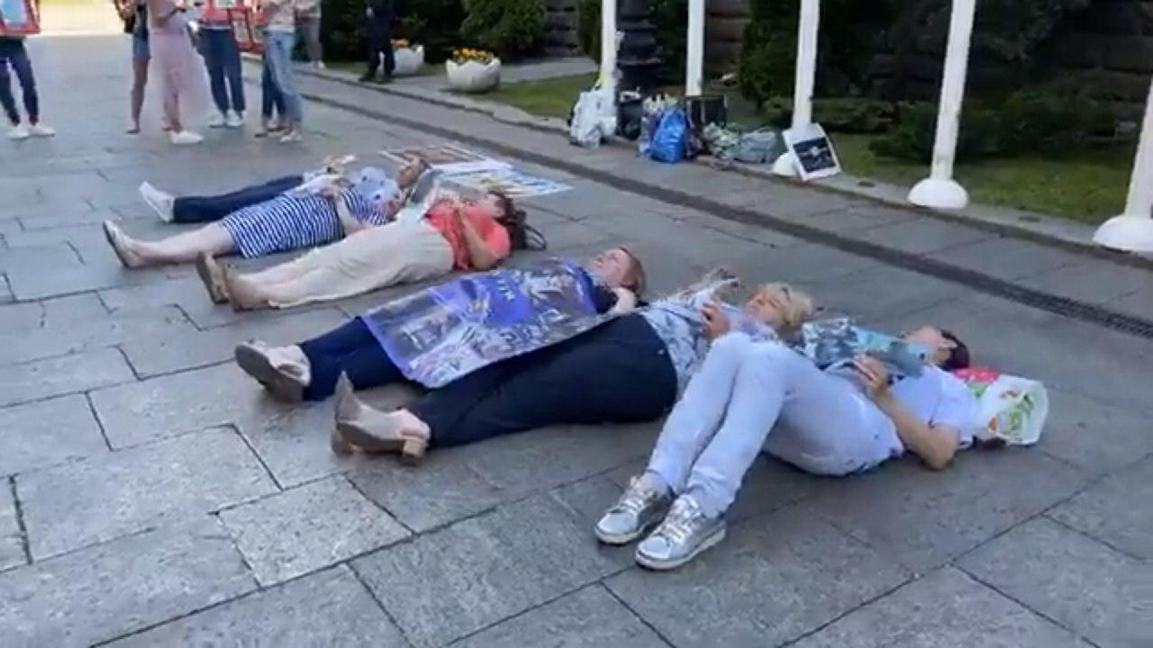 Під Офісом президента лежать матері полонених військових (ФОТО)