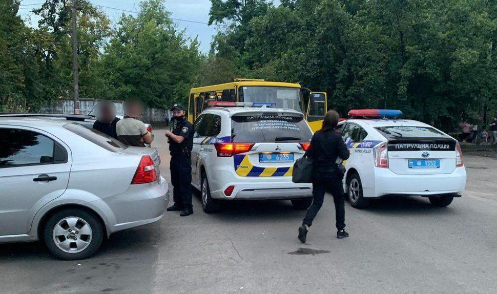 Двоє хлопців вкрали маршрутку та ганяли по Києву – подробиці, відео
