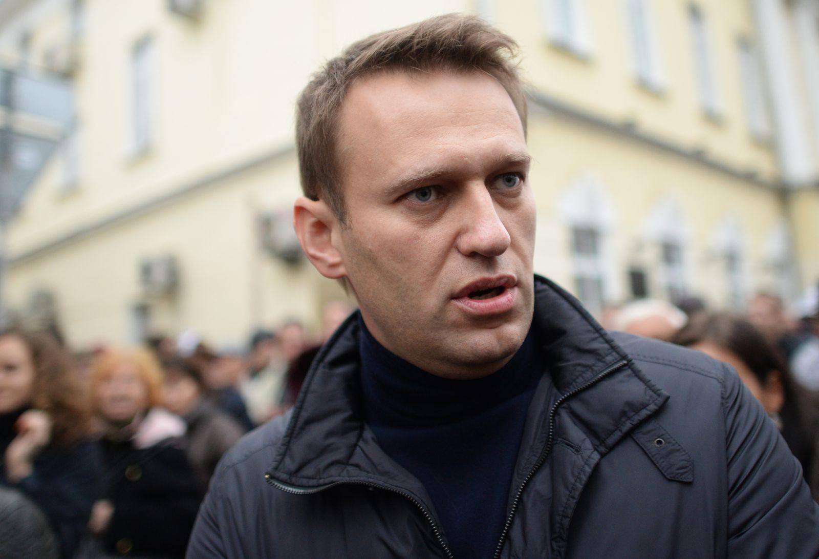 Російського опозиціонера Навального госпіталізували з літака у важкому стані