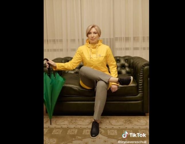 Глумилася над Кличком у вишиванці: Верещук записала Тік-Ток в образі Мері Поппінс (ВІДЕО)