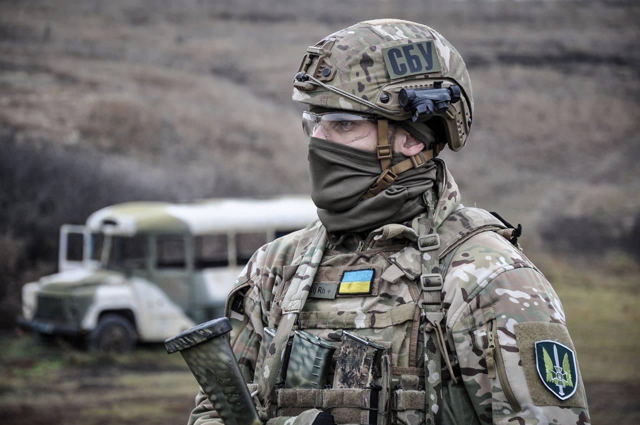 З місця затримання в наручниках ніхто не зникав – у СБУ розповіли деталі попередженого замовного вбивства