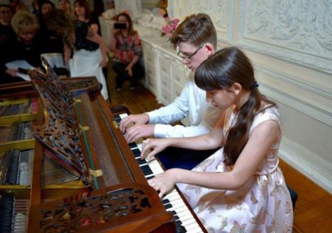 Час добрих справ. У Києві збирають кошти на рояль для музичної школи