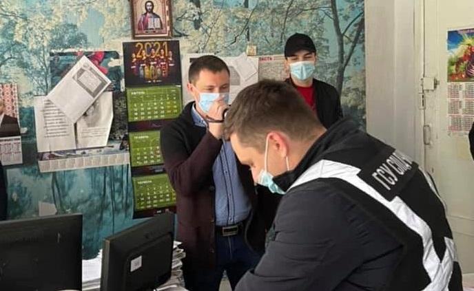 Корупція в Аграрній академії: водій керівника отримував зарплату від шести підприємств