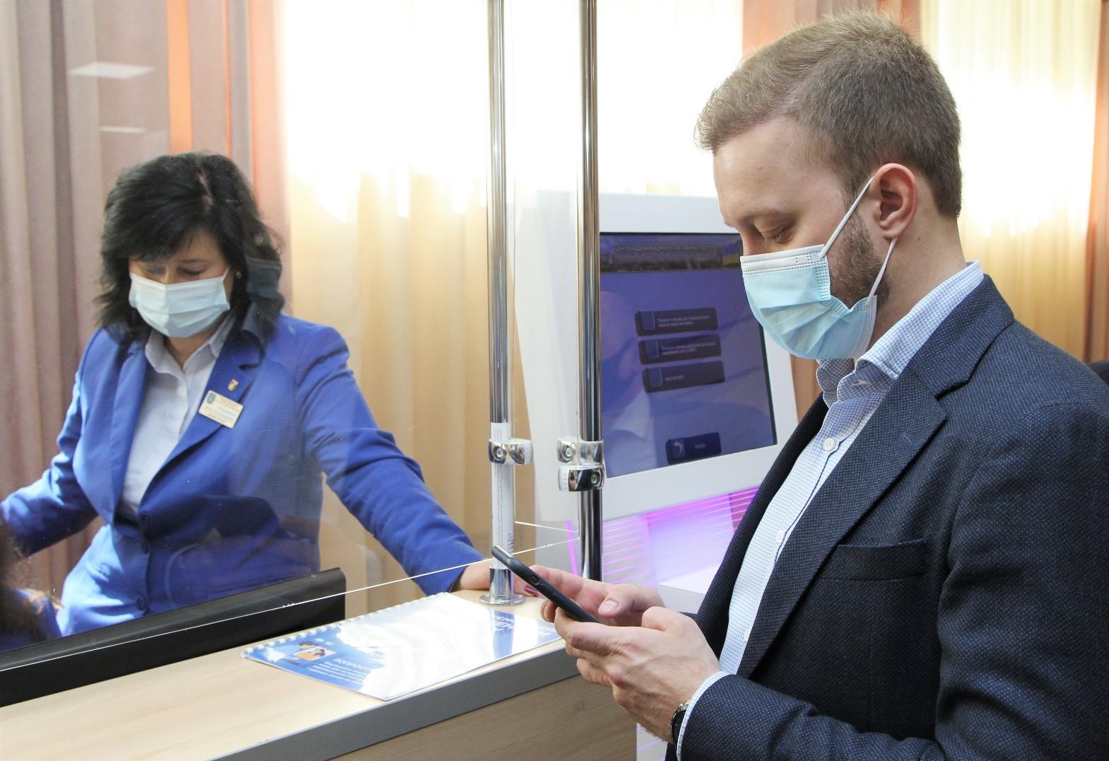 Столичні ЦНАПи перейшли на нову форму обслуговування