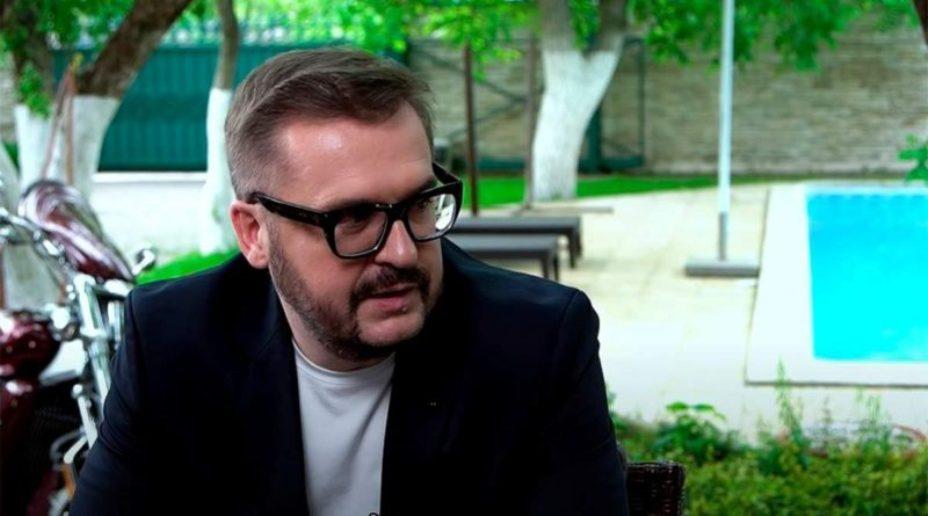 Просив вирізати з інтерв’ю: співак Пономарьов осоромився гомофобною заявою