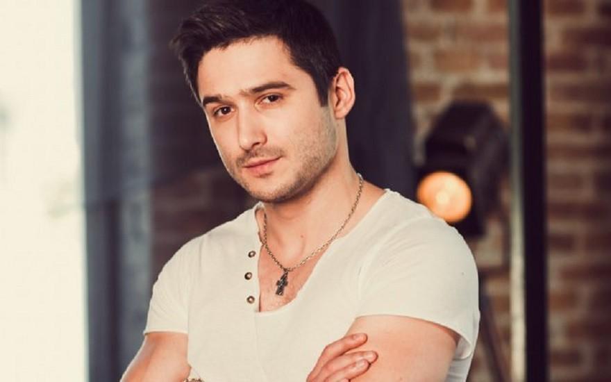 “У нього тяжкий період”. Відомий актор Фединчик влаштував бійку на Подолі (ВІДЕО)