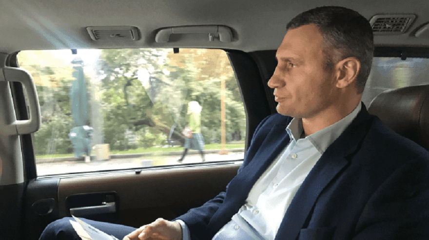 “Силою прориватися не буду”. Кличка не пустили зустріти Меркель (ВІДЕО)