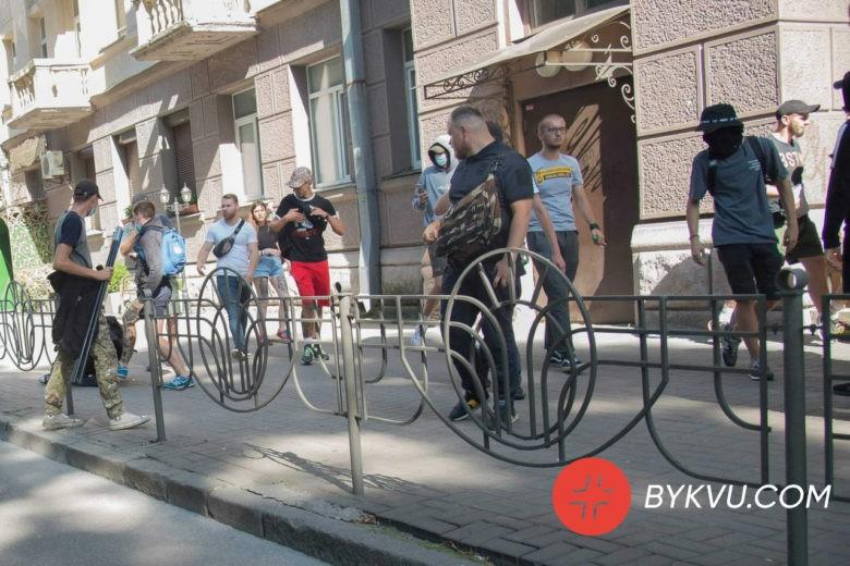 Поліція  відмовляється затримувати  ініціатора нападу на фотокореспондента #Букв Олександра Кужельного