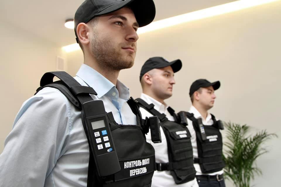 “Озброєні” термометрами і бодікамерами та небезпечні: інспектори почали перевіряти якість перевезень у маршрутках