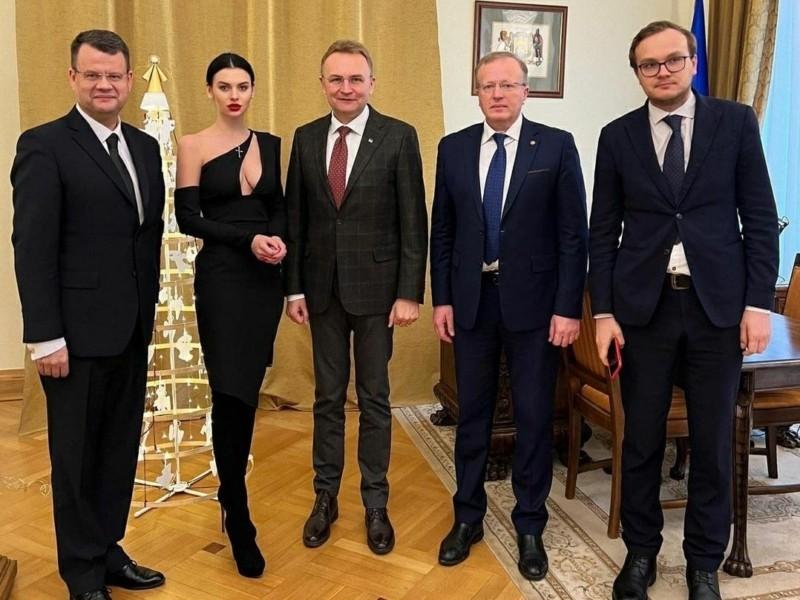Рокова сукня: заступника міністра освіти Гарбарука звільнили після скандалу з помічницею