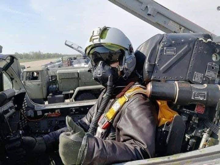 Небо Києва у надійних руках. Пілот-ас за день збив над містом 6 ворожих літаків