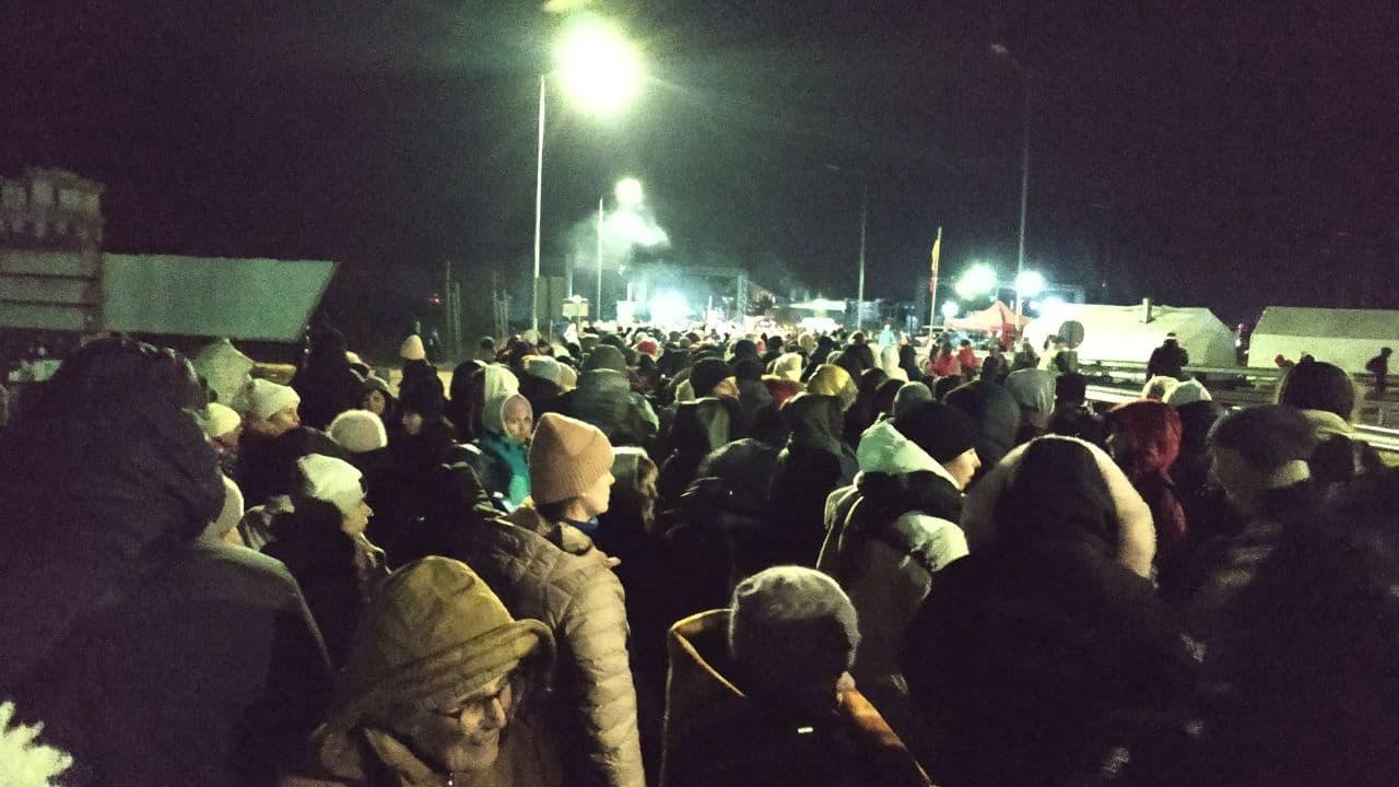 черга на кордоні