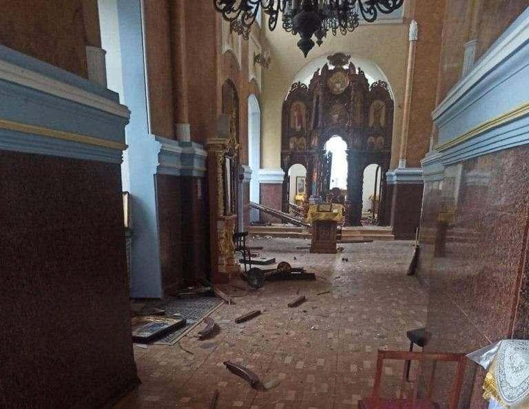 Снаряд окупантів влучив в Успенський собор Харкова