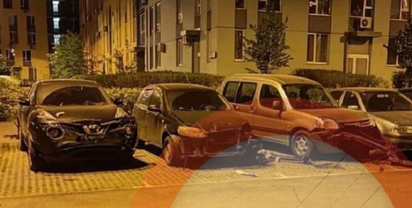 Підлітки у дворі ЖК в Києві протаранили на Land Cruiser вісім автівок
