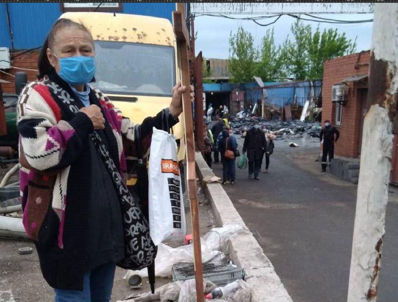 Могильник в Маріуполі: під завалами будинку знайшли 200 тіл, біля моргу складено багато трупів (ФОТО)