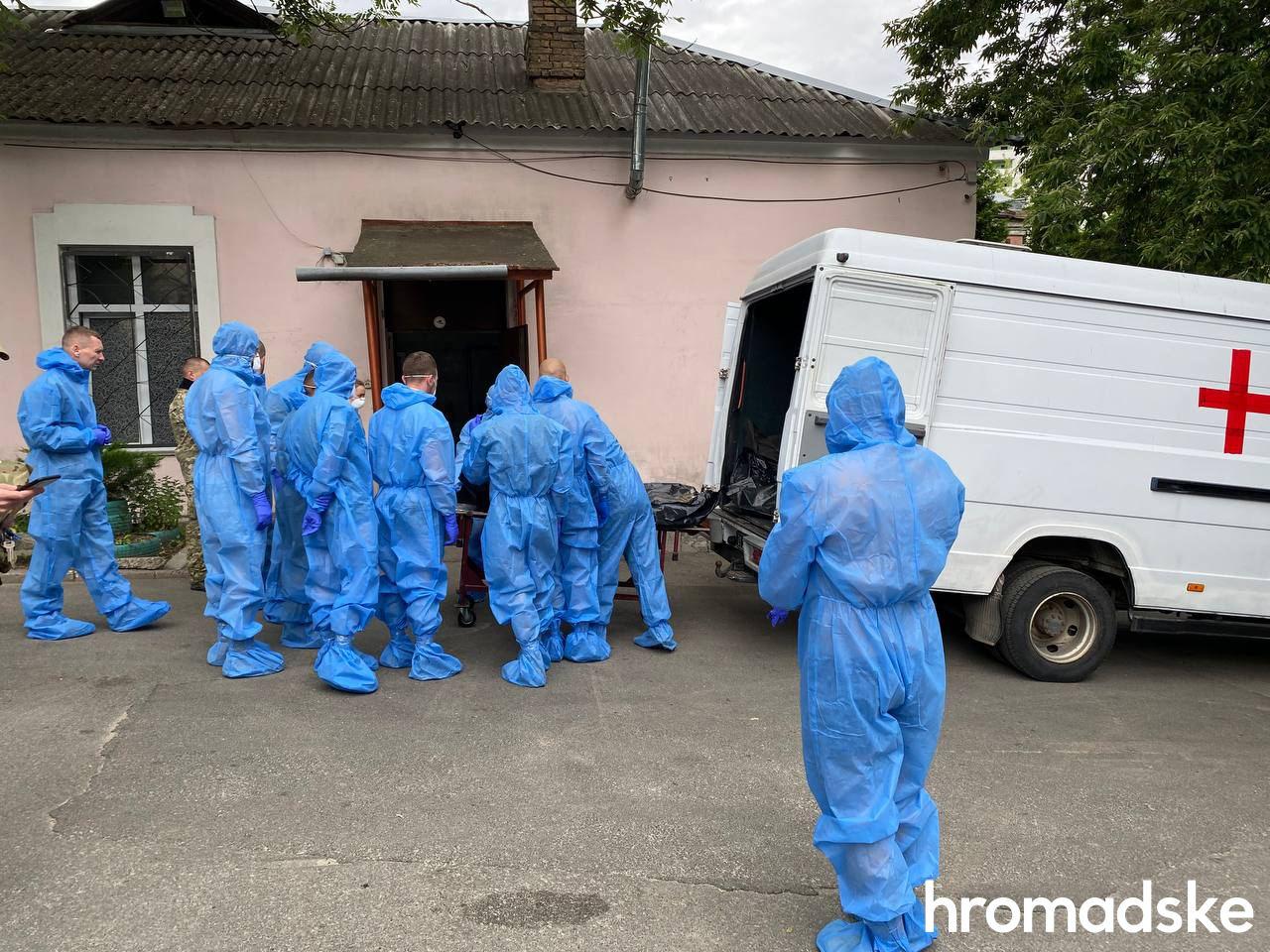 В моргах Київщини оглядають та розпізнають тіла, які вчора передали в межах обміну