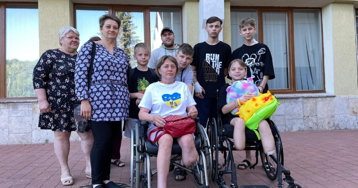 Українські діти, які втратили кінцівки через війну, поїдуть на протезування до США