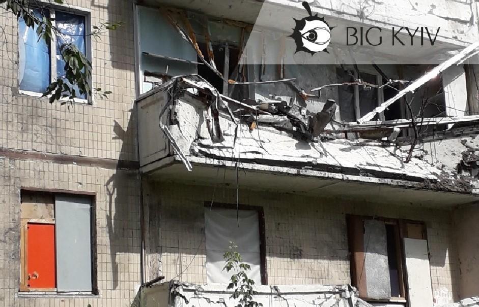 П’ять місяців після обстрілу: як виглядає пошкоджена багатоповерхівка на Мостицькій
