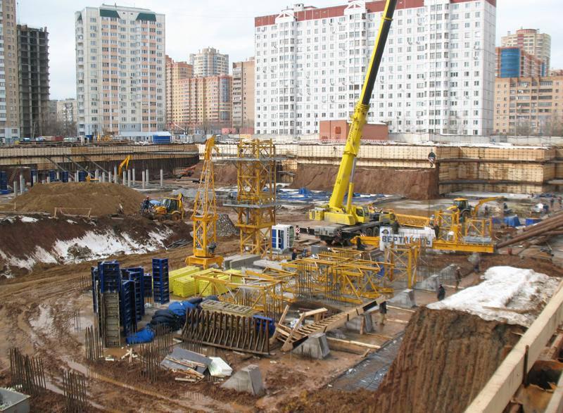 У Києві під час повітряної тривоги припинятимуть роботи на будмайданчиках