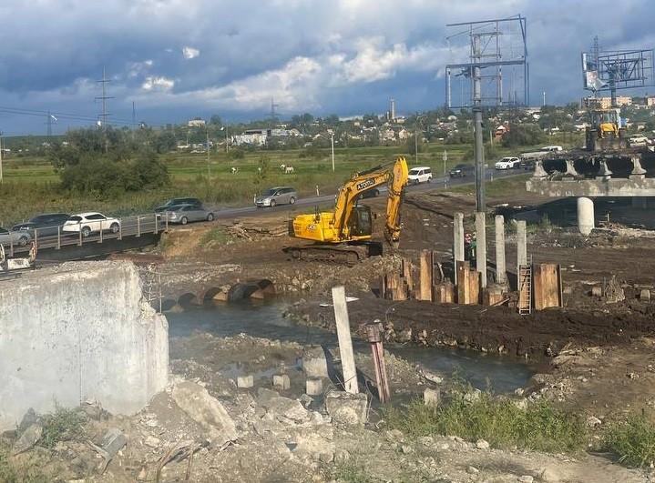 Через річку Ірпінь зводять ще одну тимчасову переправу – коли планують завершити будівництво