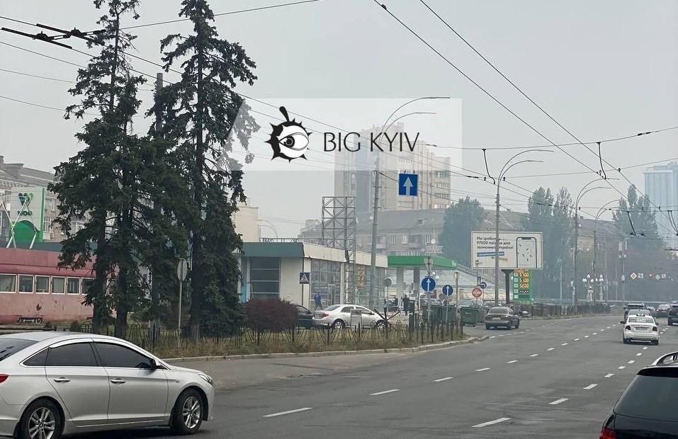 Кияни знову задихаються: місто накрило їдким димом (ФОТОФАКТ)