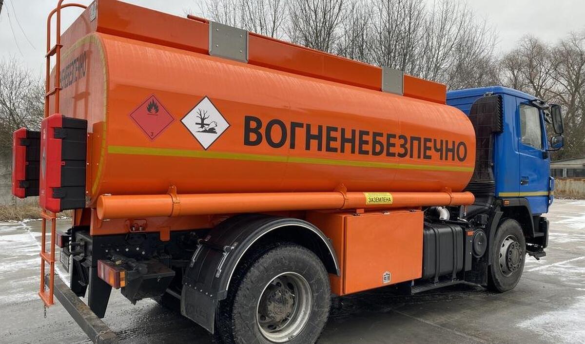 У Києві у ДТП потрапили два бензовози