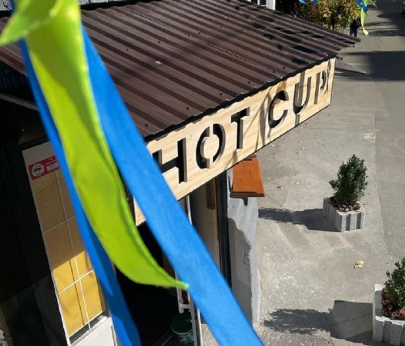 На Солом’янці сім’я переселенців з Херсону відкрила кав’ярню Hotcup coffee Kyiv