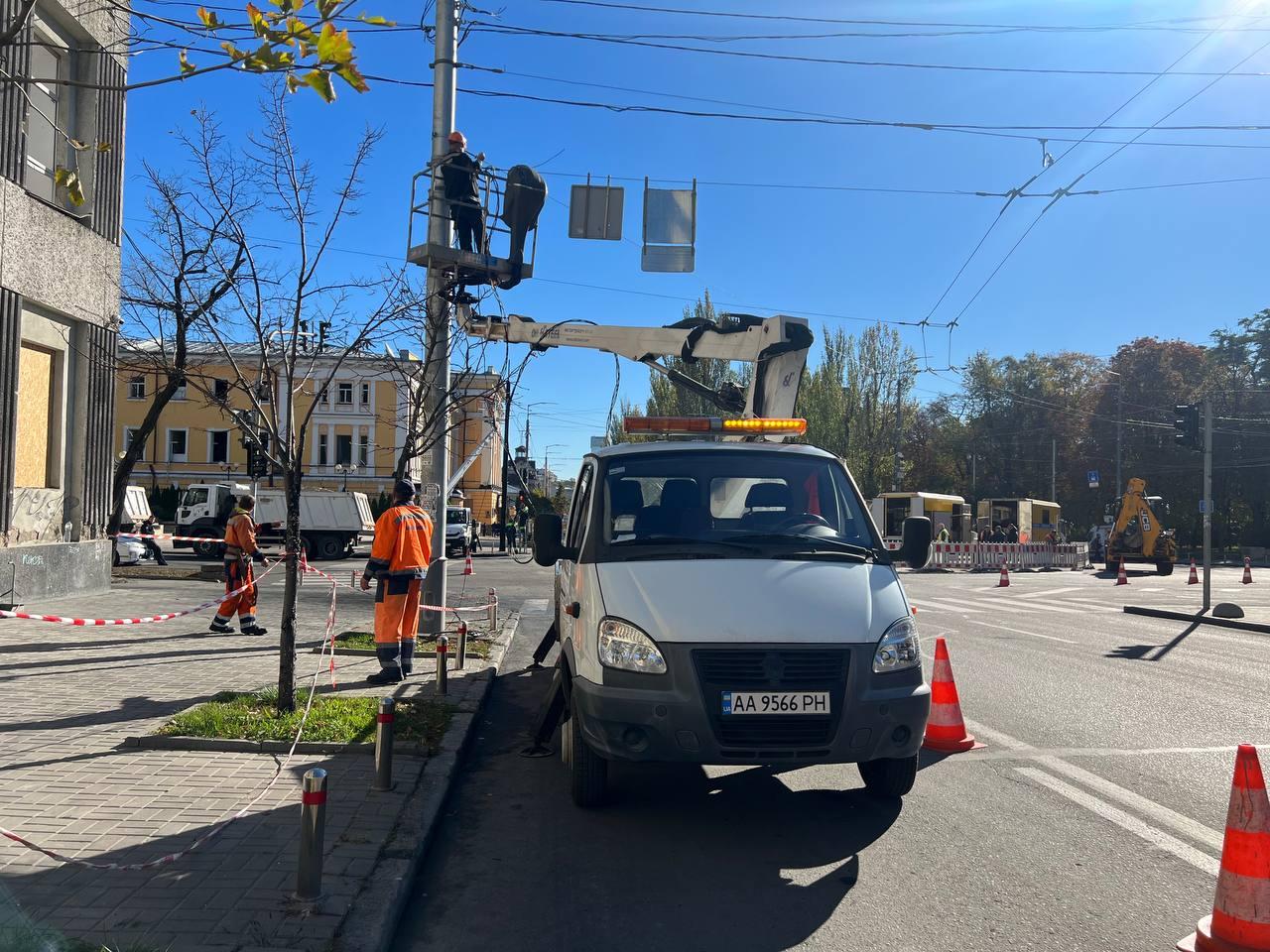 Рух транспорту на бульварі Тараса Шевченка відновлено