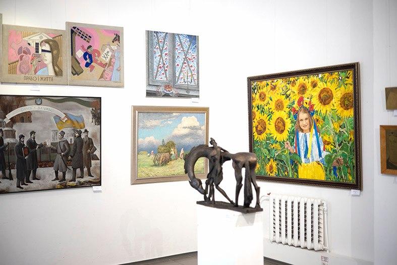 У Києві розпочалось Всеукраїнське історичне бієнале “Україна від Трипілля до сьогодення в образах сучасних художників”  – фото