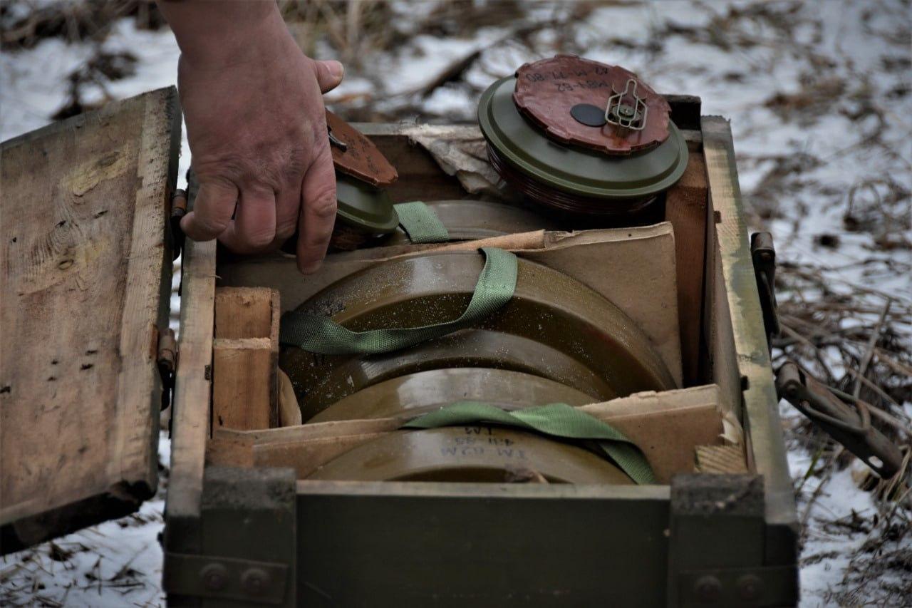 На півночі Київщини сапери мінують танкодоступні ділянки місцевості й дороги
