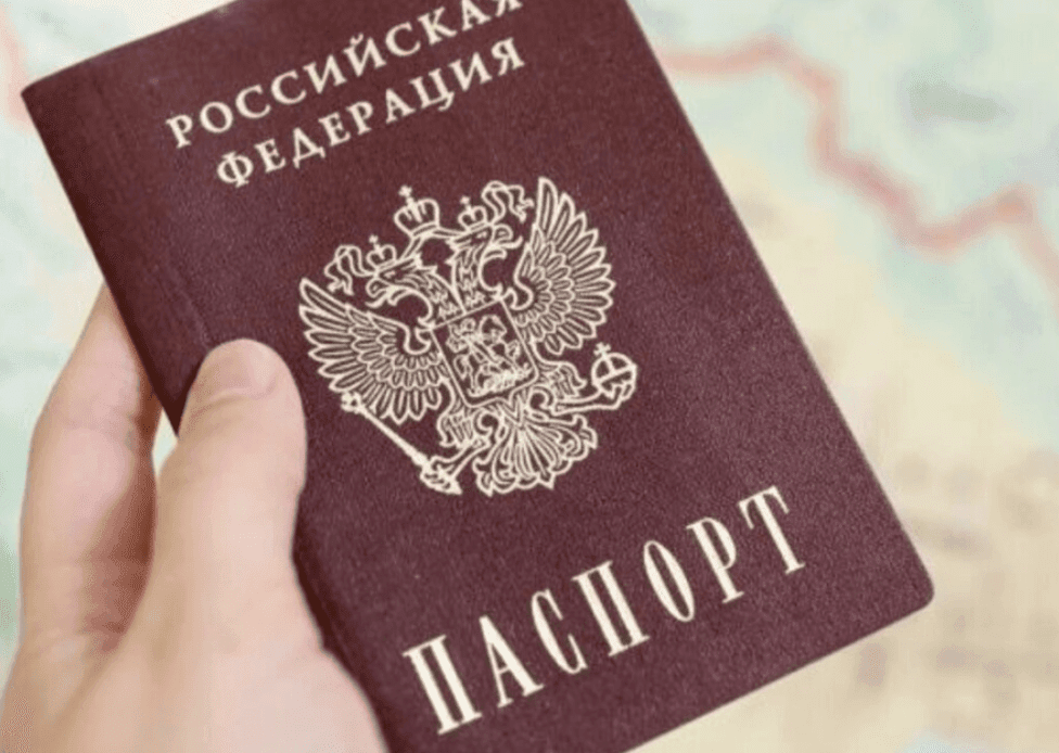 Примусова інтеграція: на окупованих територіях російські паспорти почали видавати за скороченим терміном