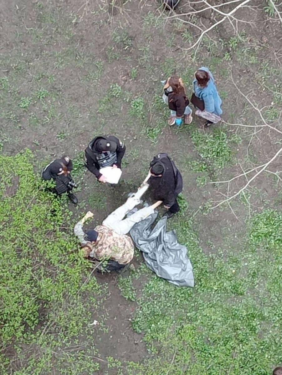 У Києві дівчинка випала з вікна багатоповерхівки