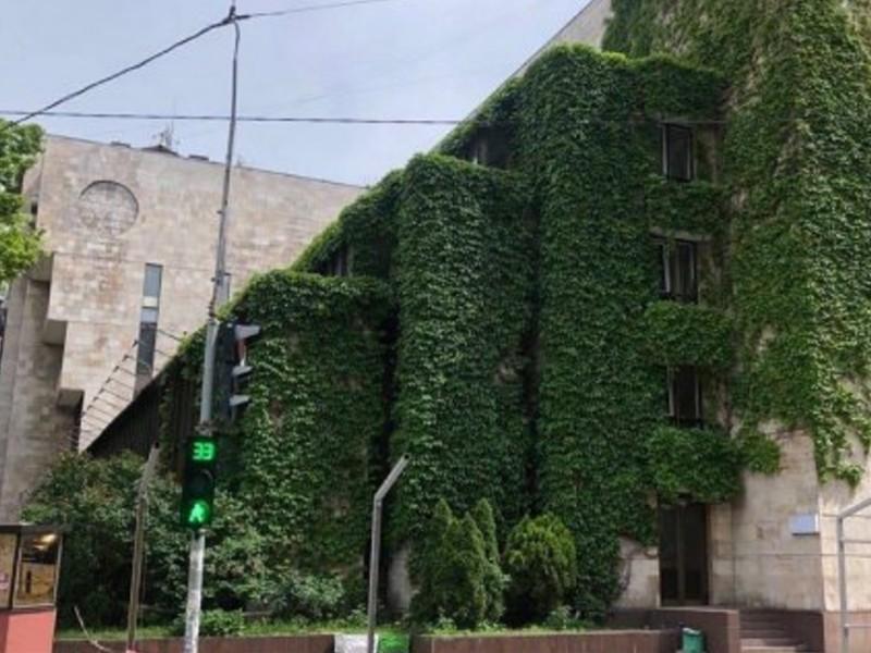 Будівлю “Квіти України” виставили на продаж