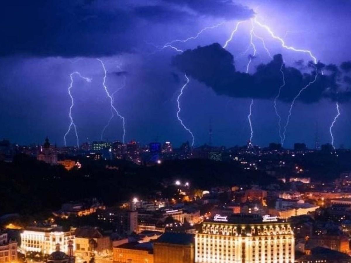Грім під час війни: як навчити дітей не лякатися гучних звуків