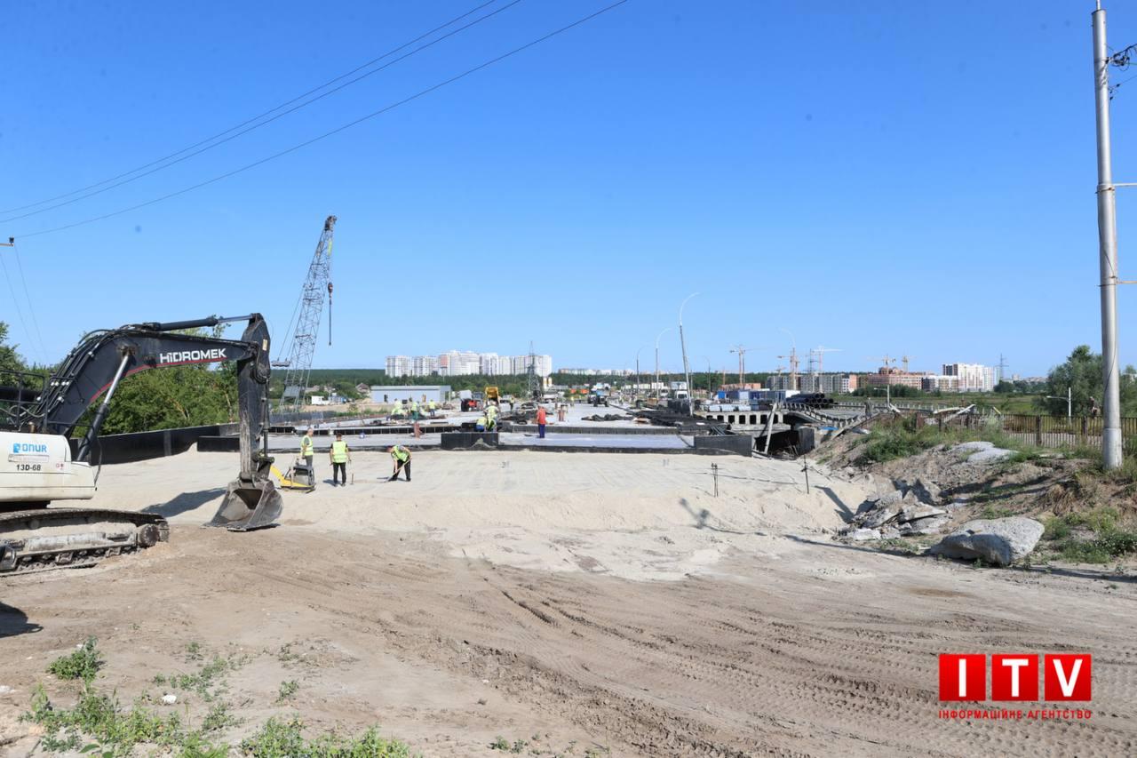 В Ірпені добудовують останній прогін нового мосту – фото