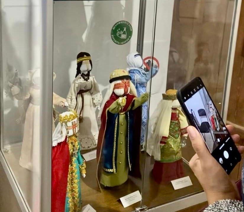 У Лаврі відкрилась виставка авторських ляльок, присвячених жінкам княжих родів