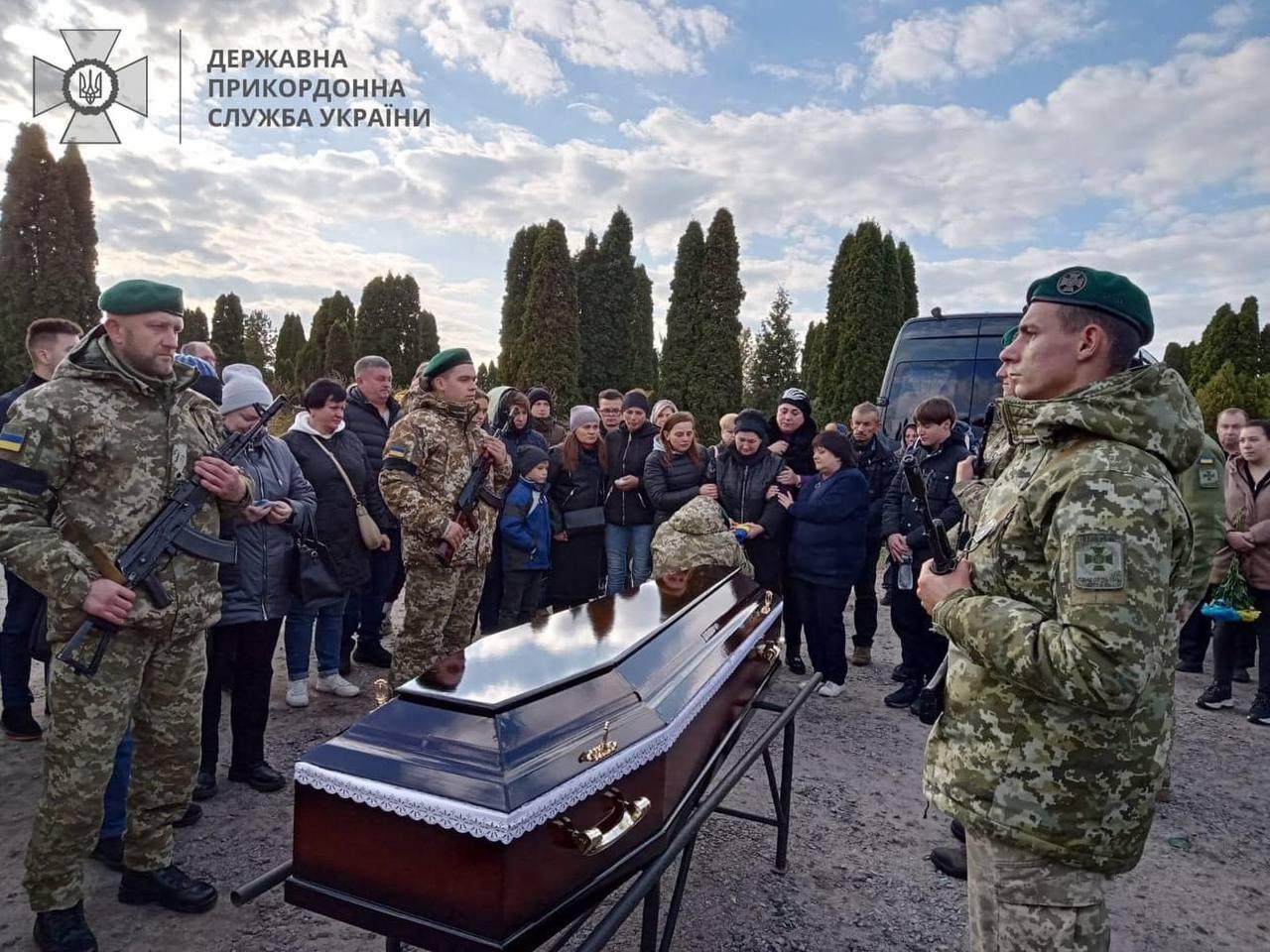У Білій Церкві провели в останню путь полеглого у бою прикордонника Артема Склярова