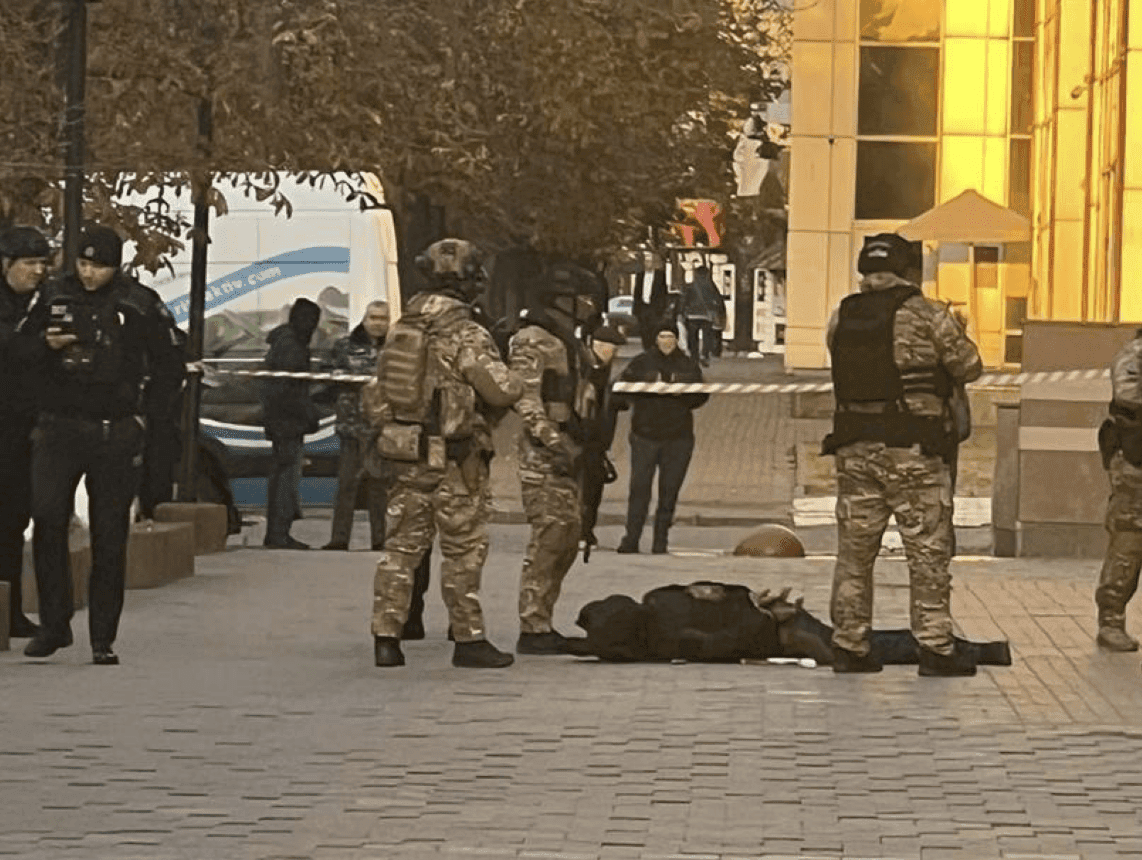 У Києві озброєний чоловік захопив бізнес-центр
