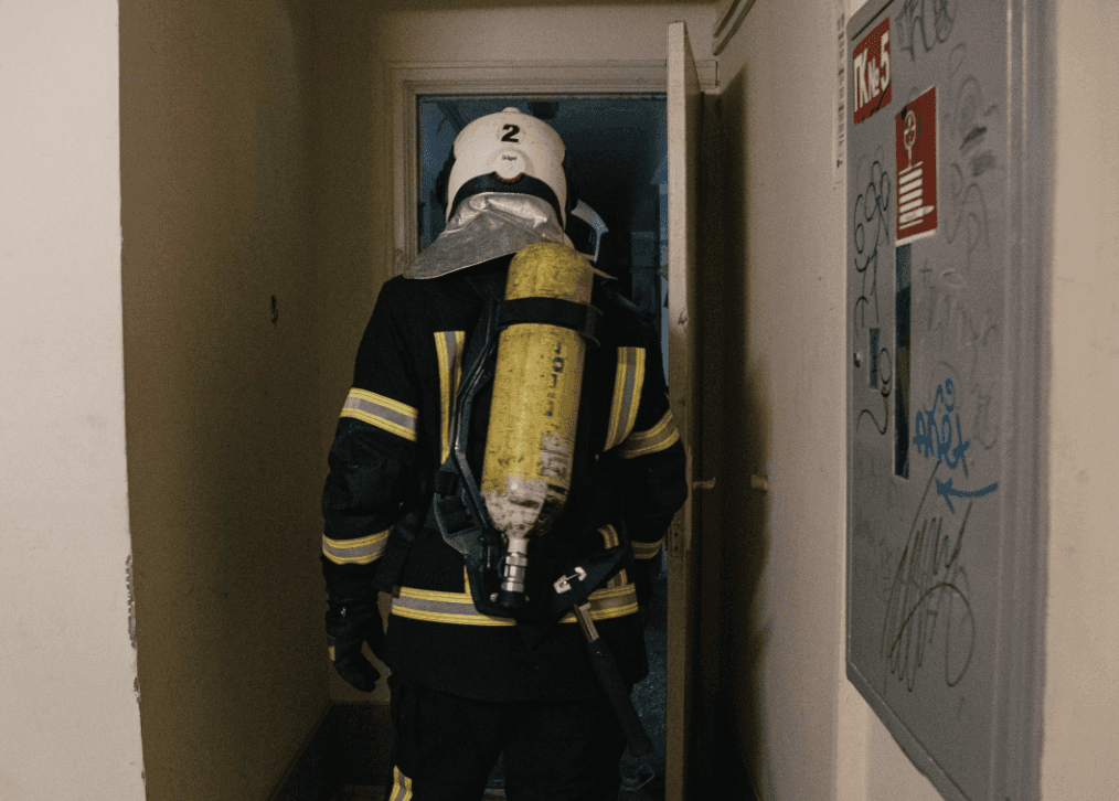 У столиці загорівся гуртожиток, в якому відмовилися від опалення котельнею: 30 людей евакуювали з будівлі