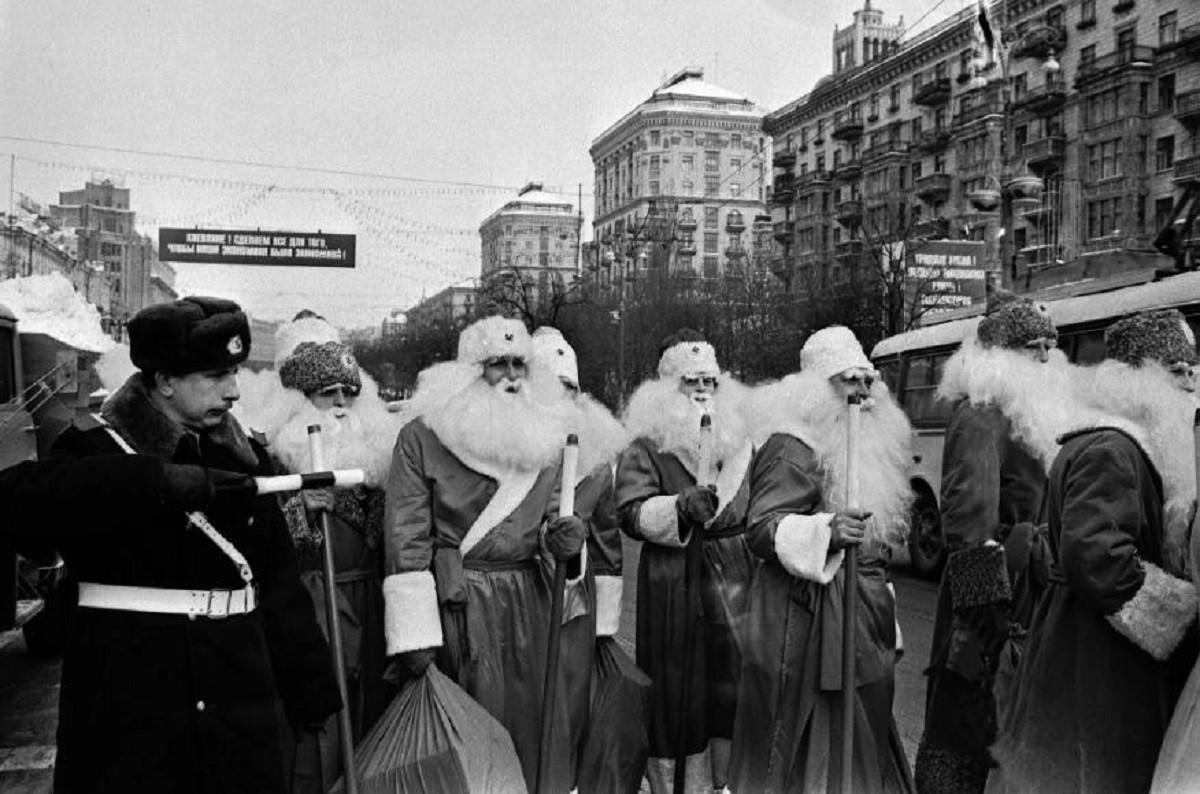 Новий рік у Києві  в 1930-1980 роках: парад на Хрещатику, листи під ялинку та базари (ФОТО)