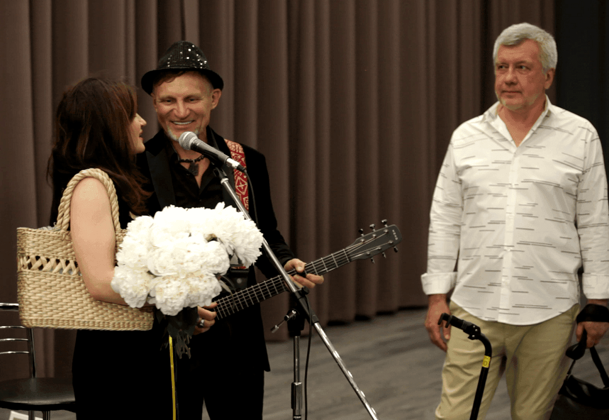 Олег Скрипка відсвяткував 60-річчя: співав під музику етно, бароко-рок, рок-н-рол, французький шансон та треки з індо-орієнтальними мотивами