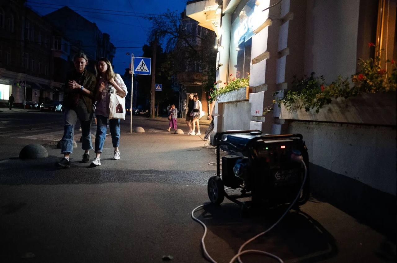 «Живу у стані перманентного отруєння»: телеведуча поскаржилась на шум і сморід від генераторів