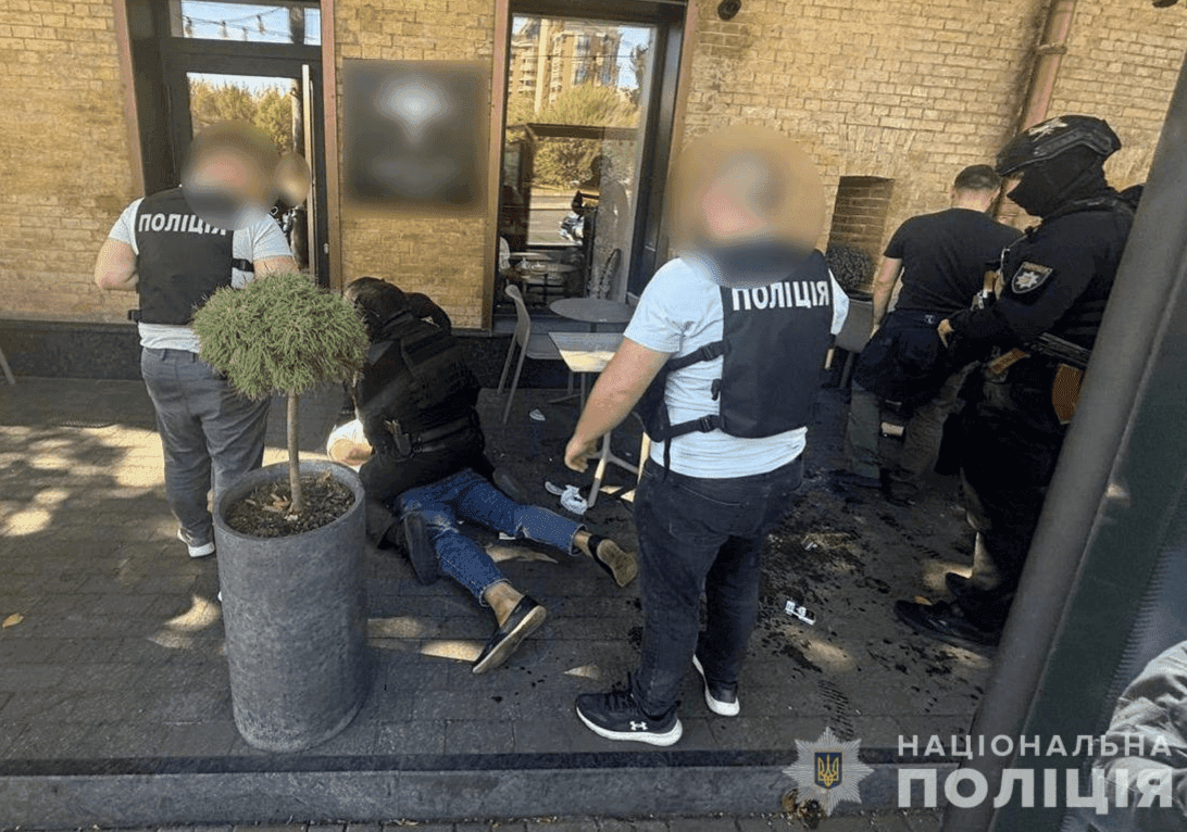 Погрожували розправою: у киянина вимагали 12 500 доларів неіснуючого боргу