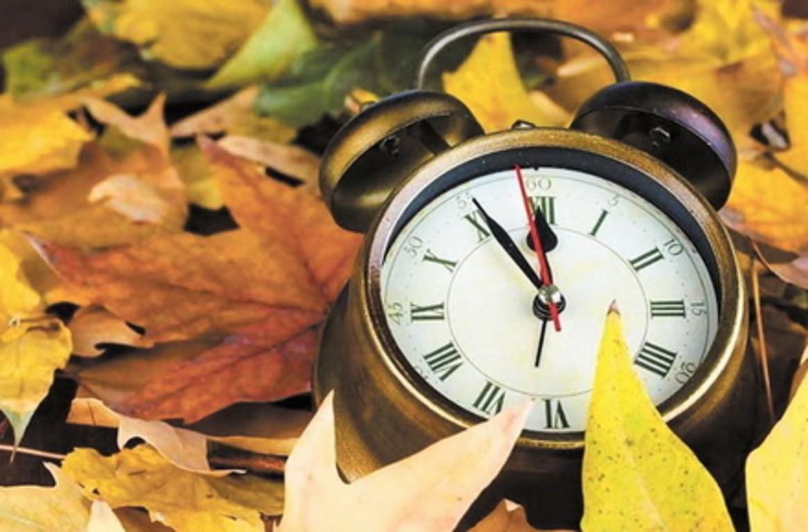 Увага! Цієї ночі востаннє переходимо на зимовий час!.. Хоча це не точно