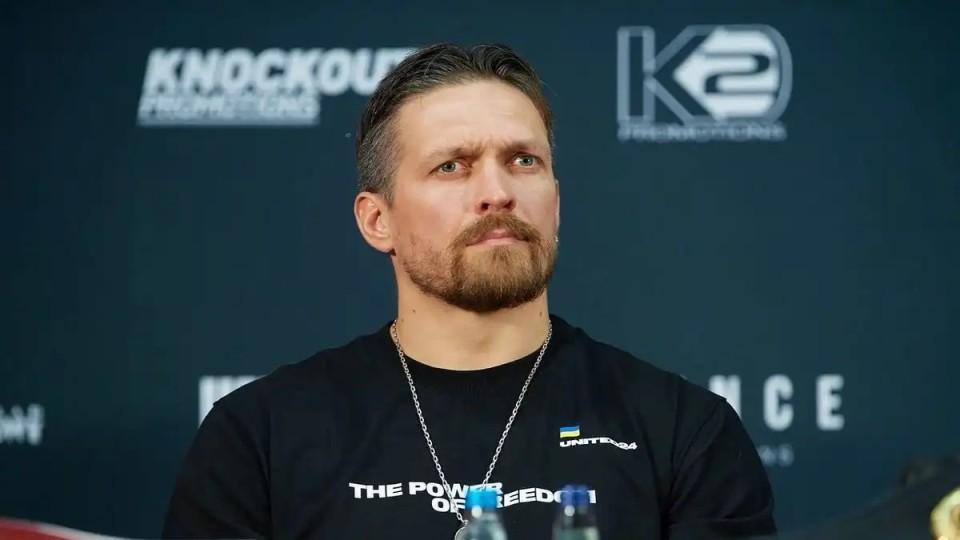 Усик добровільно відмовився від титулу чемпіона WBO у важкій вазі