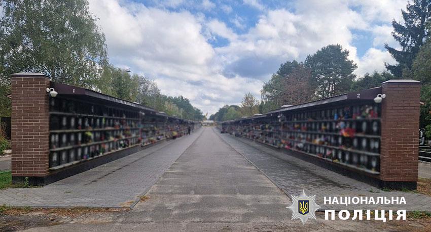 “Золота” колумбарна стіна на Лісовому кладовищі: підозру отримав ще один учасник схеми