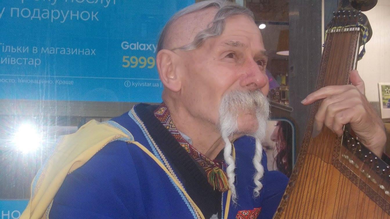 Помер легендарний кобзар, який багато років грав у переході на “Майдані Незалежності”