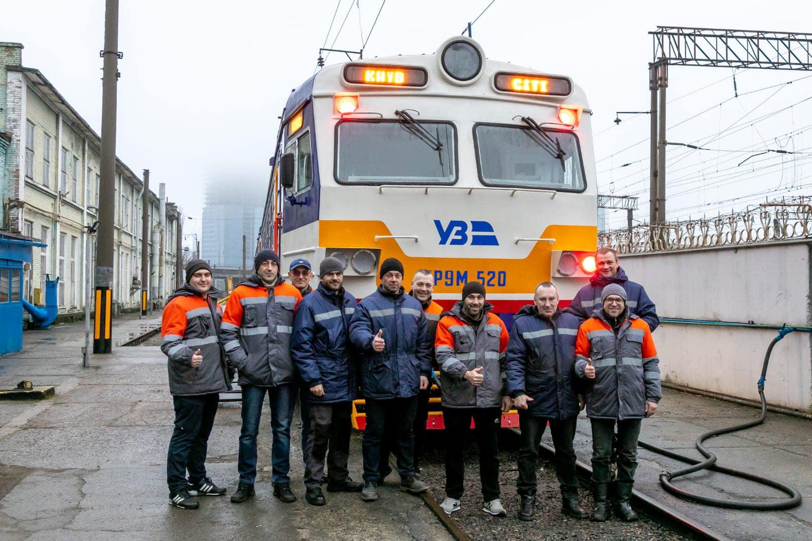На приміський маршрут вийде оновлений електропоїзд з пандусами та інклюзивними вбиральнями