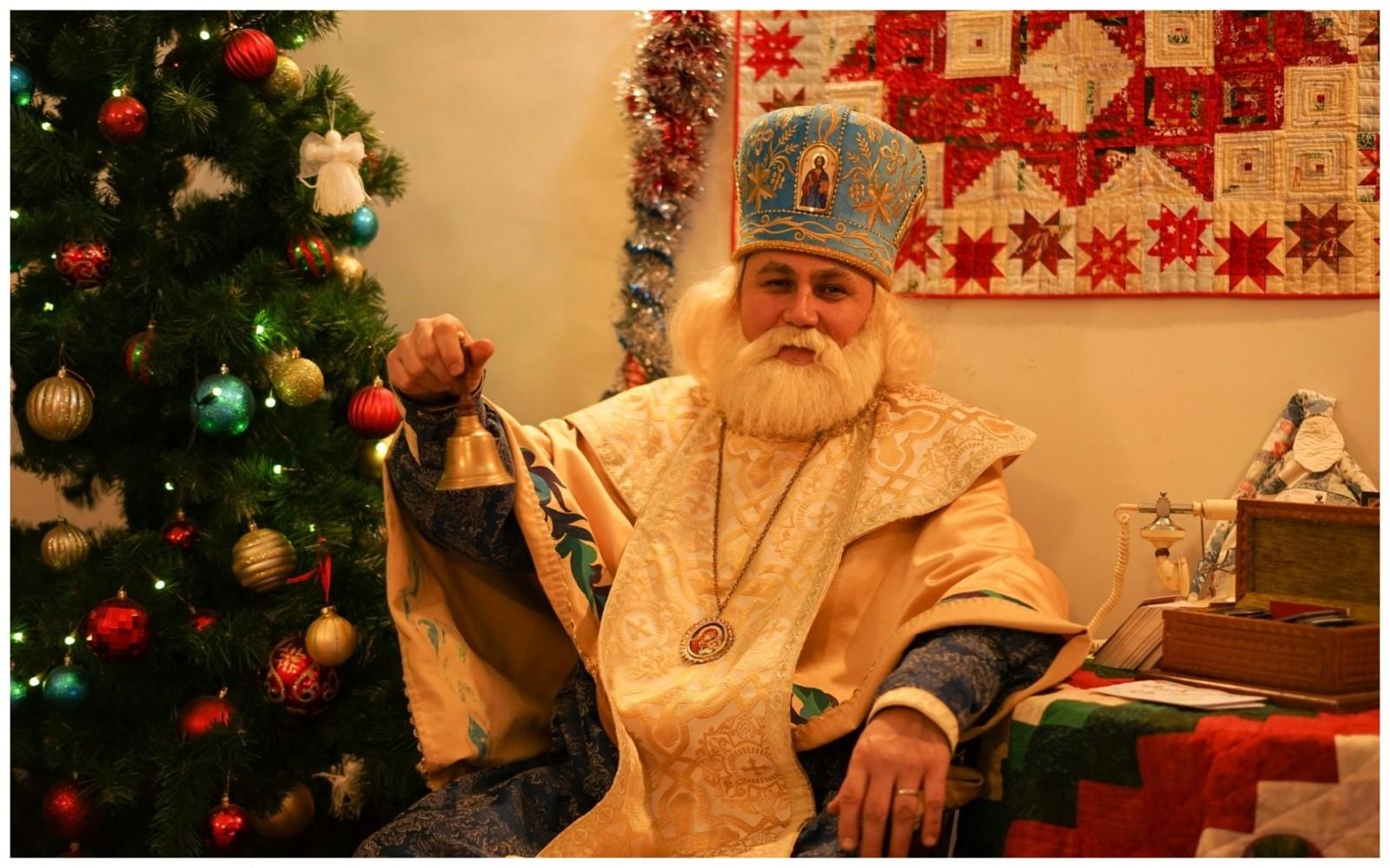 Святий Миколай у Лаврі вже приймає родини з дітками (фото)